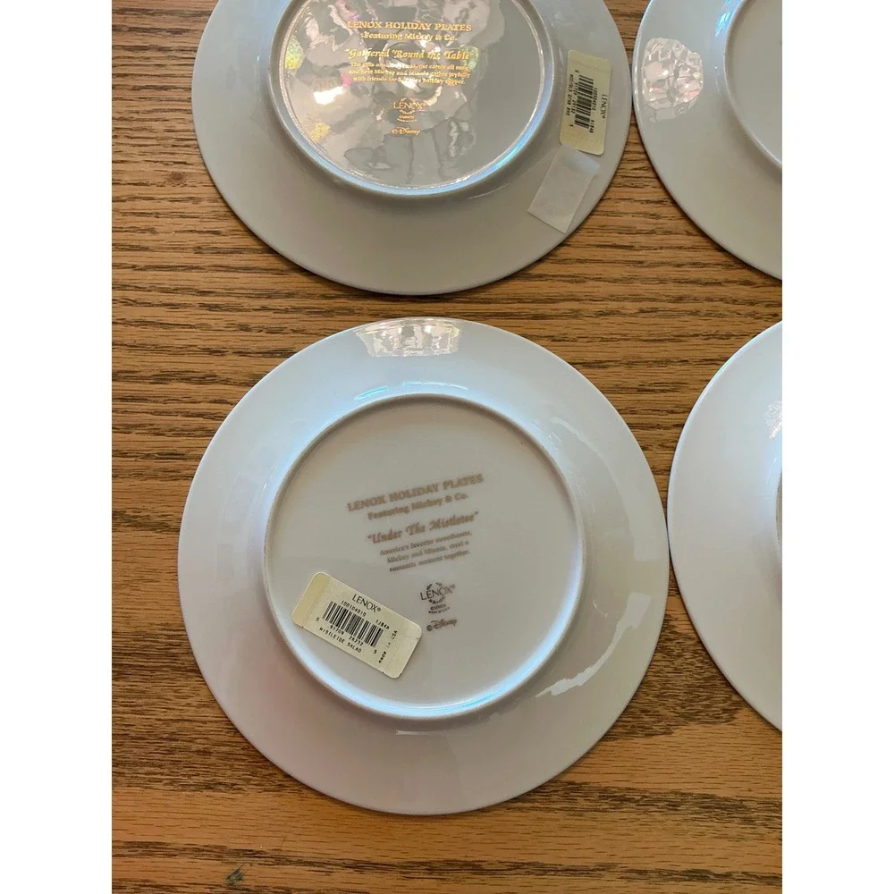 Lenox Disney Mickey & Co Holiday Plates Set of 4 Ivory China Gold Rim Christmas